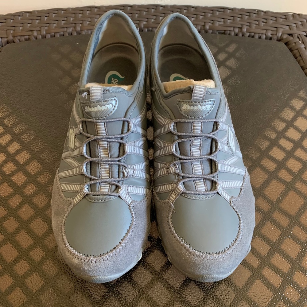 Skechers leather slip on sneaker shoes size 8